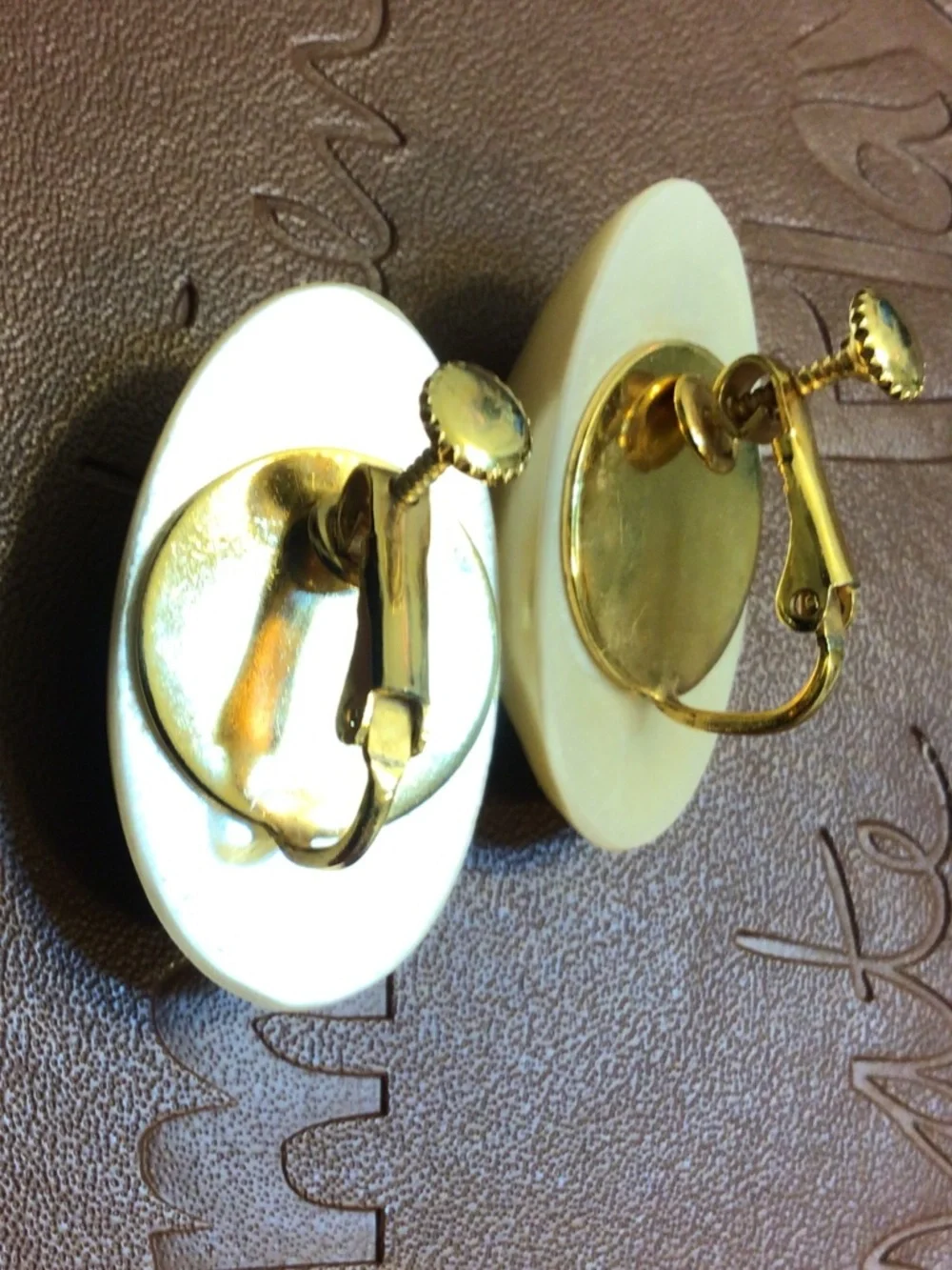 Vintage Cream-colored Acrylic/Lucite Faux Pearl Oval Screw Back Clip-on Earrings